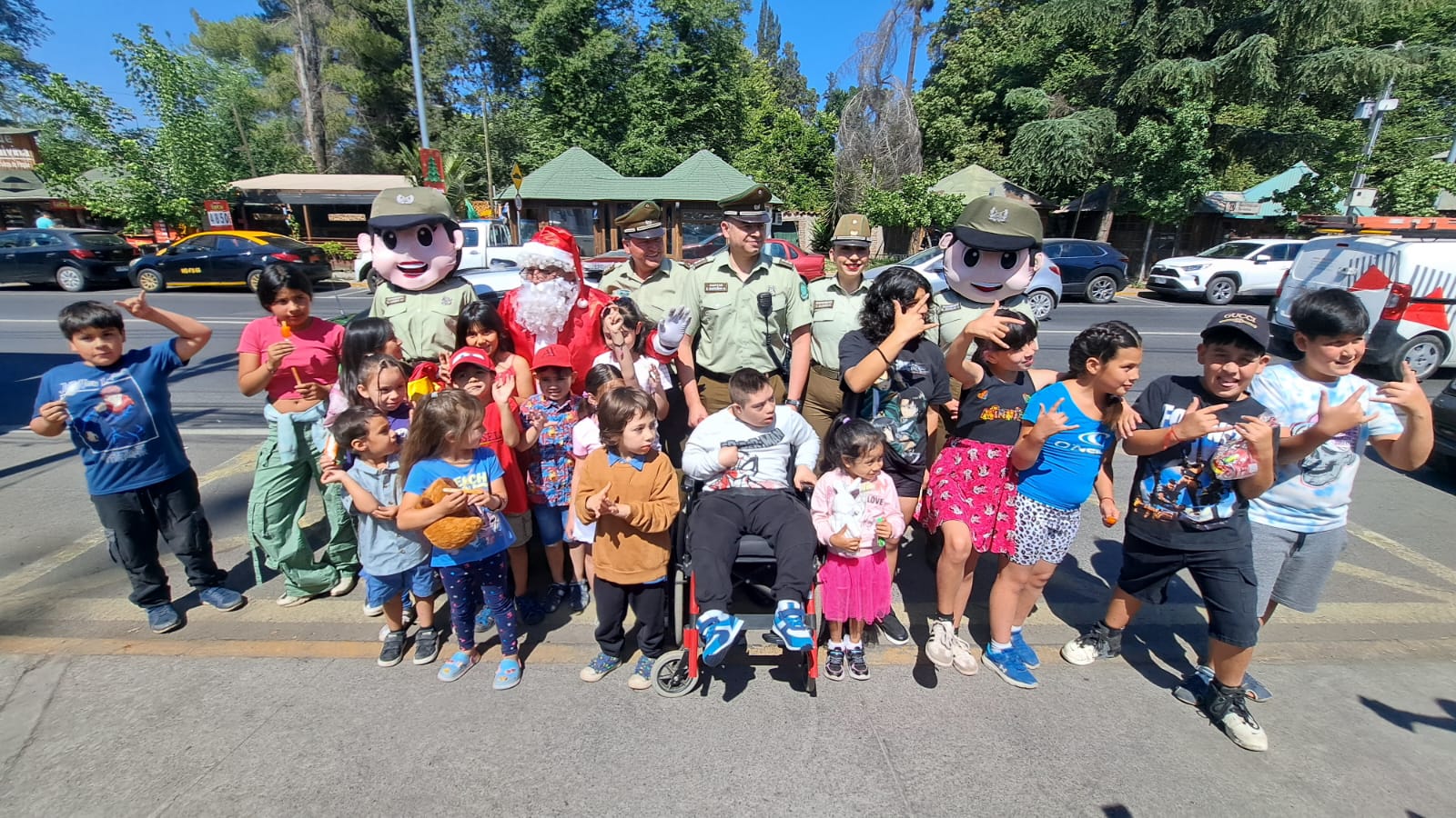 niños viejopascuero carabinero