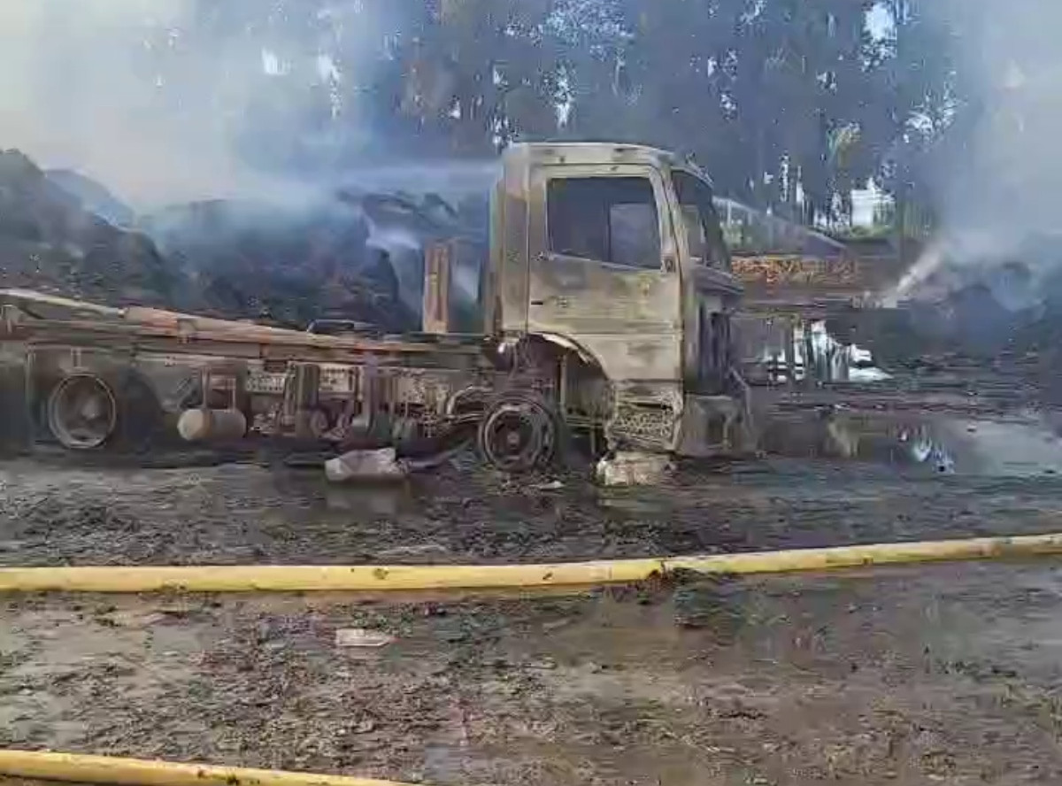 camion quemado Papelera